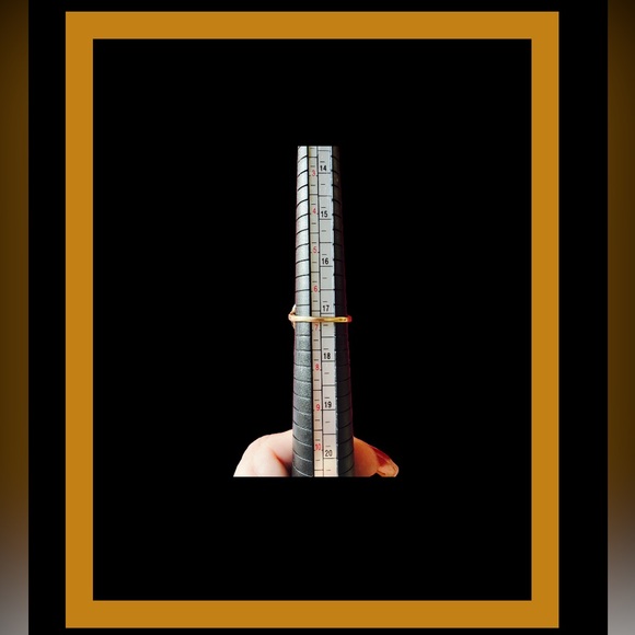 Vintage 10K Yellow Gold Cameo Ring - Picture 8 of 9